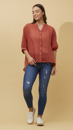 3/4 Sleeve Back Button Detail